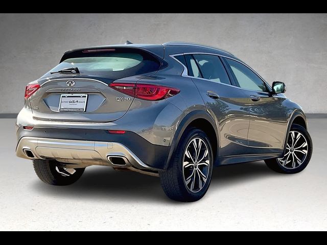 2017 INFINITI QX30 Premium