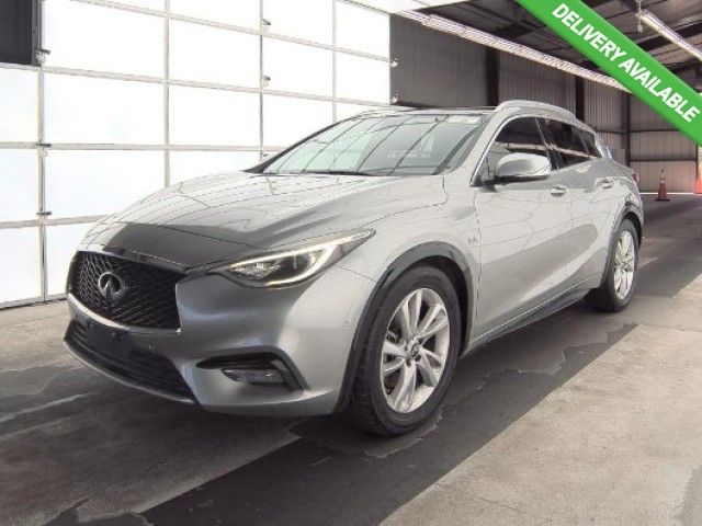 2017 INFINITI QX30 Premium