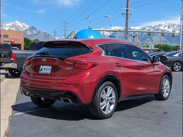 2017 INFINITI QX30 Premium