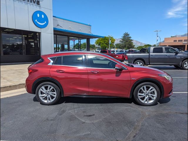 2017 INFINITI QX30 Premium