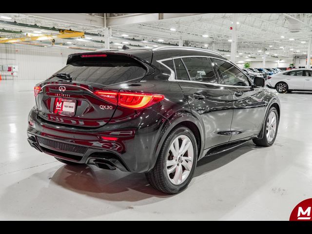 2017 INFINITI QX30 Premium