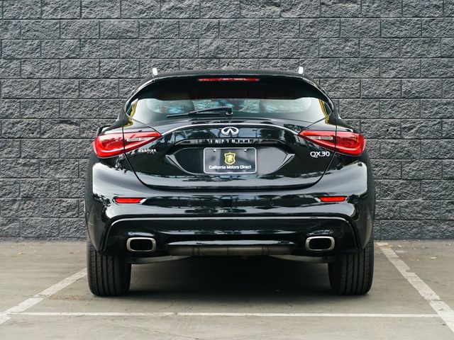 2017 INFINITI QX30 Premium