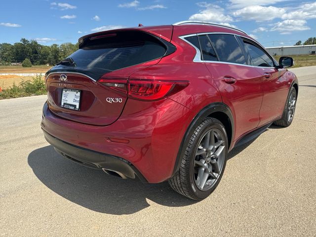 2017 INFINITI QX30 Premium