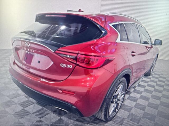 2017 INFINITI QX30 Premium