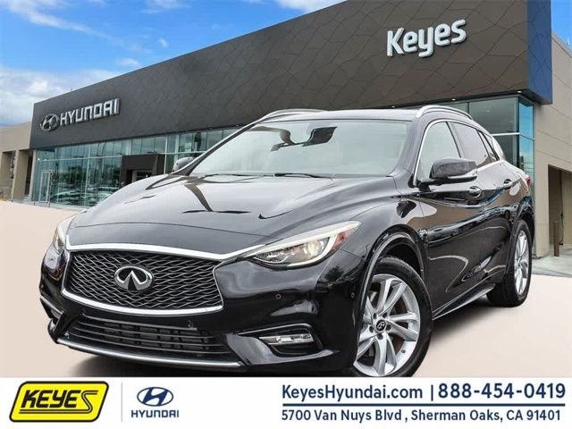 2017 INFINITI QX30 Premium
