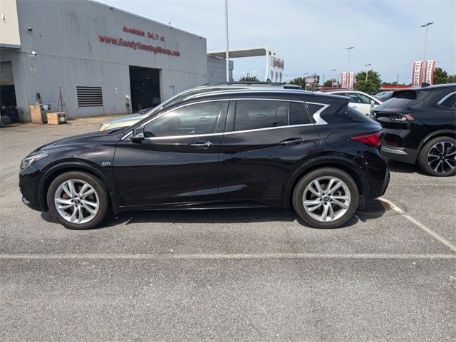 2017 INFINITI QX30 Premium