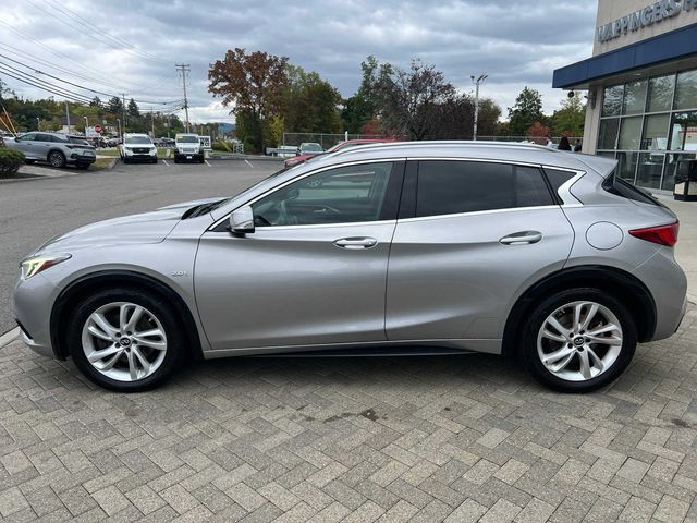 2017 INFINITI QX30 Premium