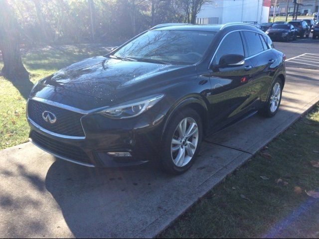 2017 INFINITI QX30 Premium