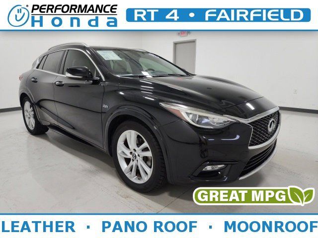 2017 INFINITI QX30 Premium