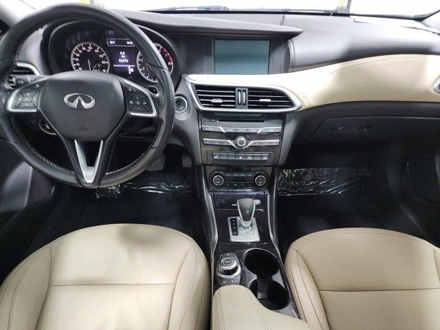 2017 INFINITI QX30 Premium