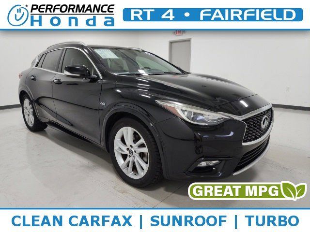 2017 INFINITI QX30 Premium