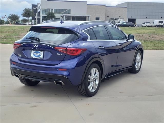 2017 INFINITI QX30 Premium