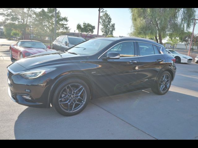 2017 INFINITI QX30 Premium