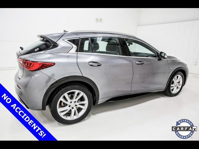 2017 INFINITI QX30 Premium