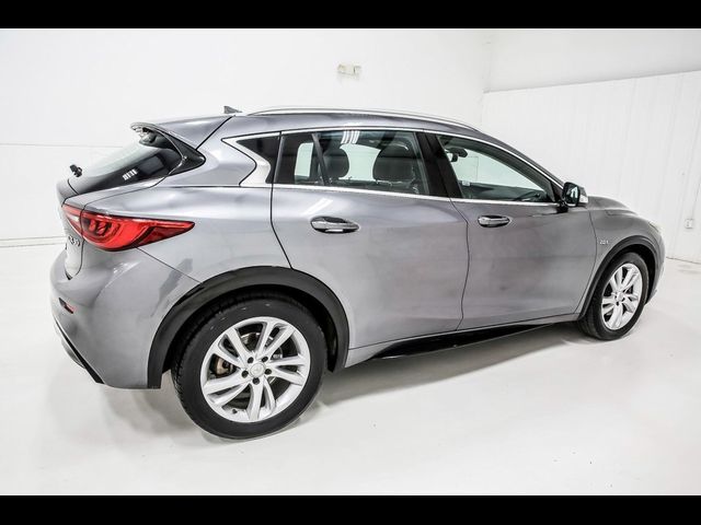 2017 INFINITI QX30 Premium