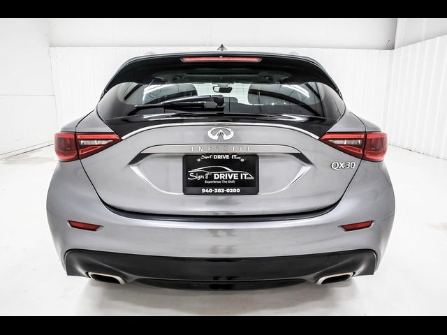 2017 INFINITI QX30 Premium