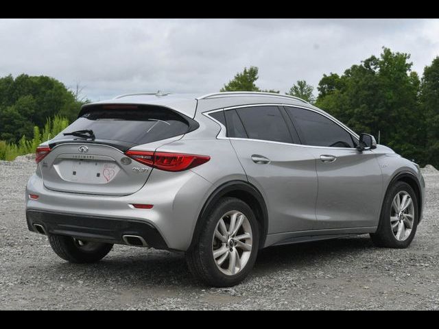 2017 INFINITI QX30 Premium