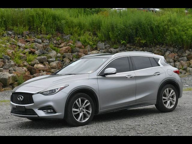 2017 INFINITI QX30 Premium