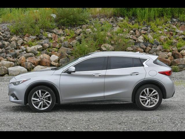 2017 INFINITI QX30 Premium