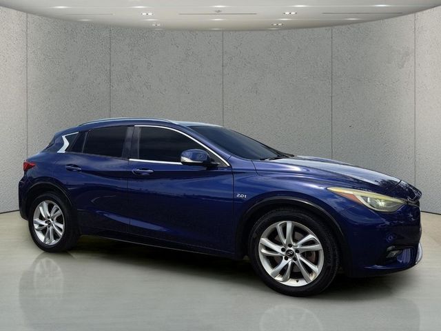 2017 INFINITI QX30 Premium