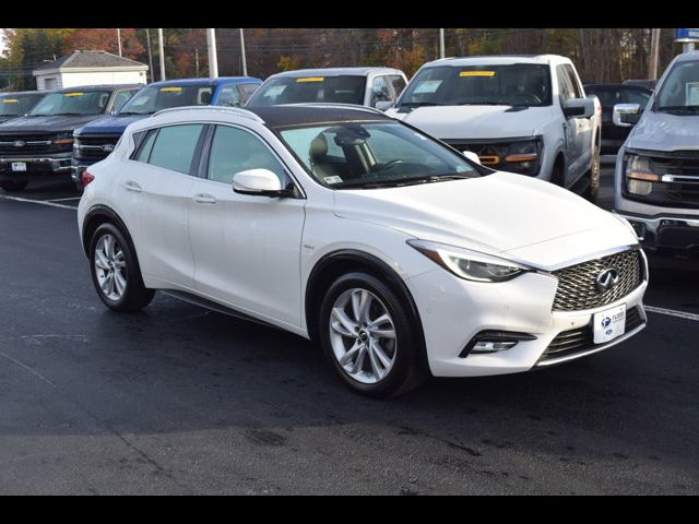 2017 INFINITI QX30 Premium