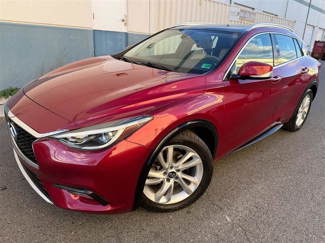 2017 INFINITI QX30 Premium