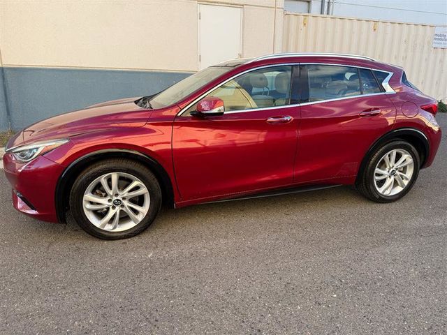 2017 INFINITI QX30 Premium