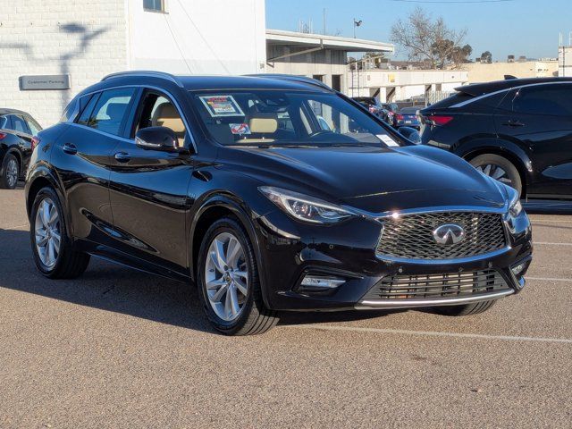 2017 INFINITI QX30 Premium