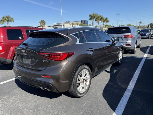 2017 INFINITI QX30 Premium