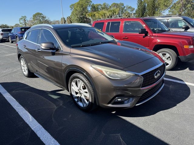 2017 INFINITI QX30 Premium