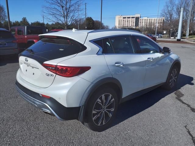 2017 INFINITI QX30 Premium