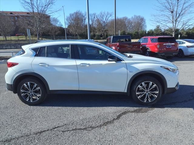 2017 INFINITI QX30 Premium