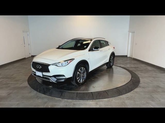 2017 INFINITI QX30 Premium