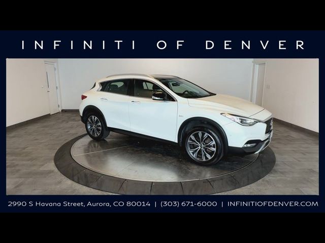 2017 INFINITI QX30 Premium