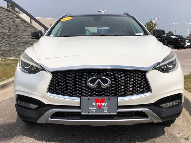 2017 INFINITI QX30 Premium