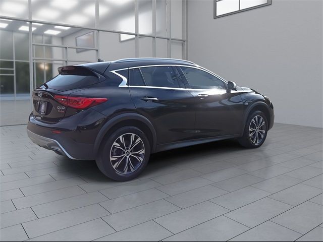 2017 INFINITI QX30 Premium