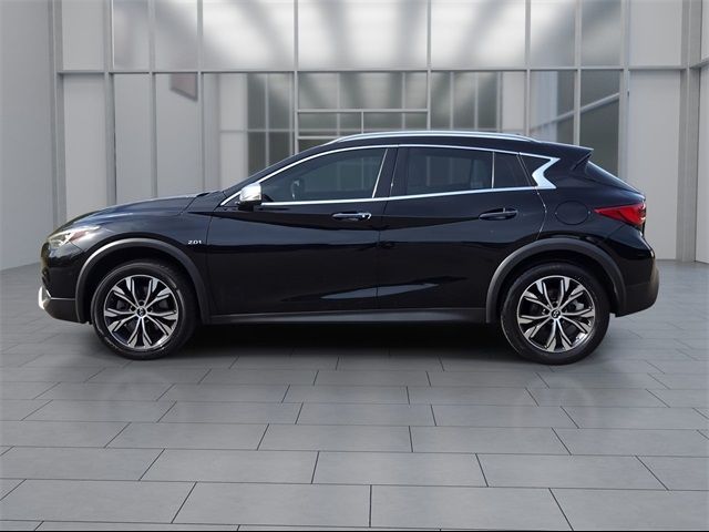 2017 INFINITI QX30 Premium