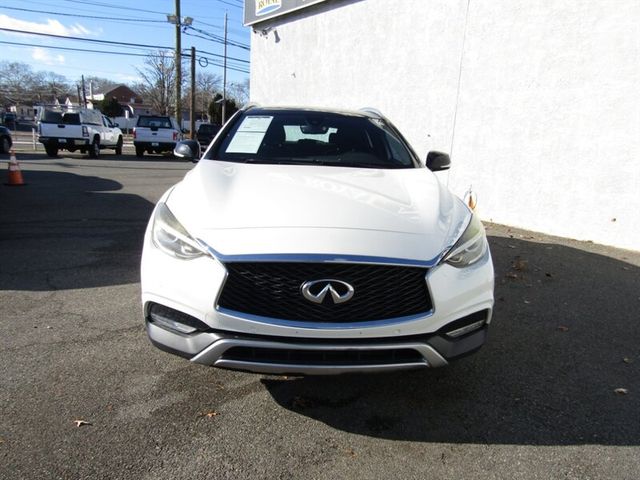 2017 INFINITI QX30 Premium