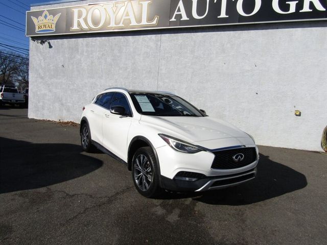 2017 INFINITI QX30 Premium