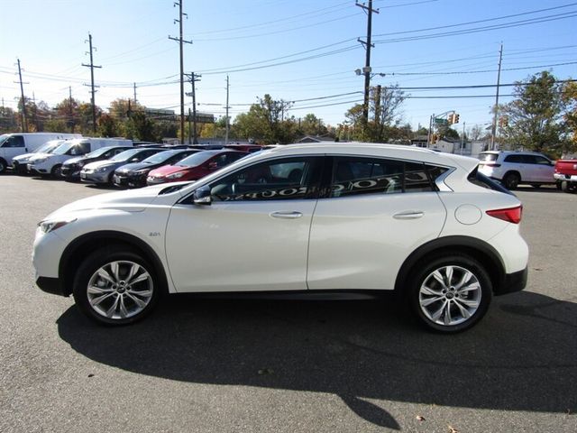 2017 INFINITI QX30 Premium