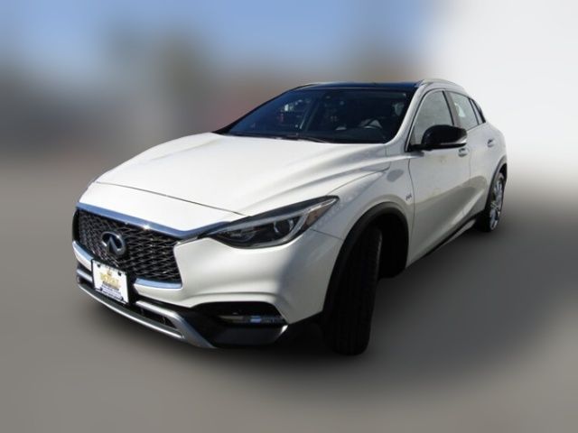 2017 INFINITI QX30 Premium