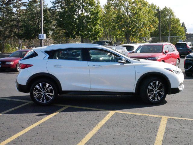 2017 INFINITI QX30 Premium