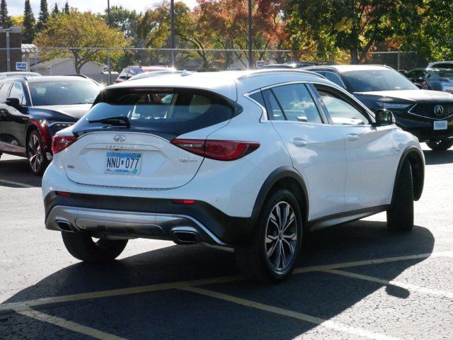 2017 INFINITI QX30 Premium