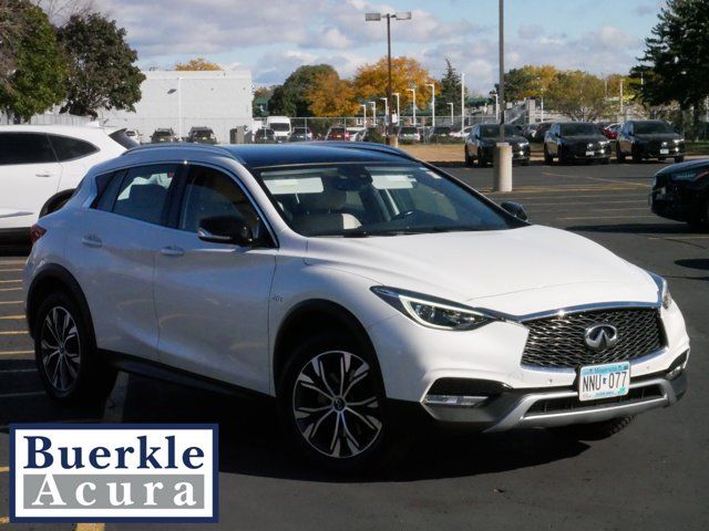 2017 INFINITI QX30 Premium