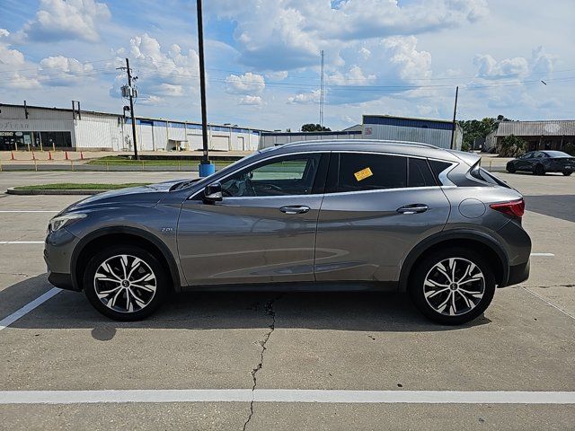 2017 INFINITI QX30 Premium