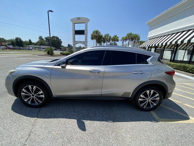 2017 INFINITI QX30 Premium