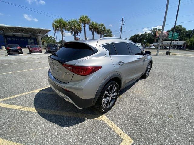 2017 INFINITI QX30 Premium