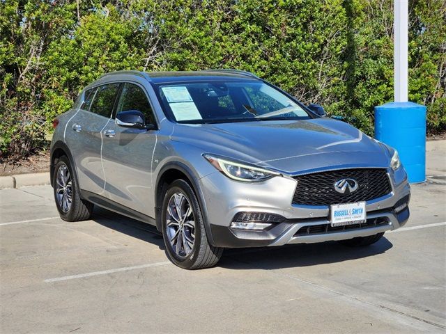 2017 INFINITI QX30 Premium