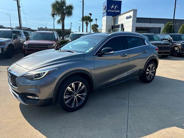 2017 INFINITI QX30 Premium