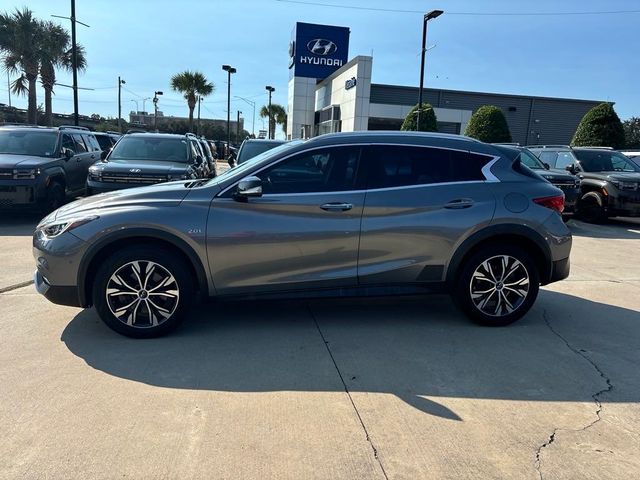 2017 INFINITI QX30 Premium